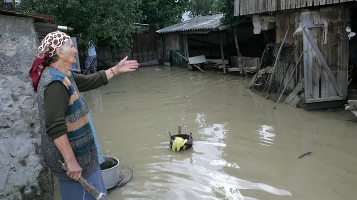Atenţionare! Cod galben de inundații în opt bazine hidrografice. Care sunt zonele în pericol?