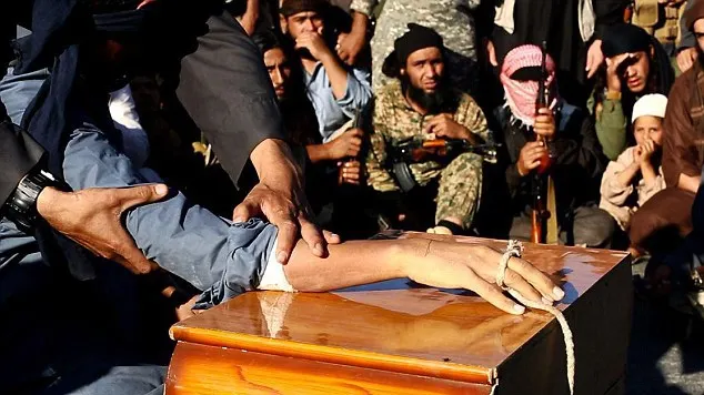Pedeapsă cruntă a jihadiştilor de la ISIS pentru doi copii de 10 şi 12 ani care au REFUZAT să ucidă