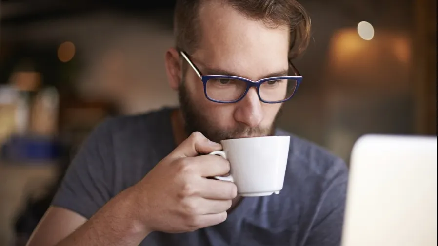 Nu mai bea cafea când ești obosit. Motivul e surprinzător