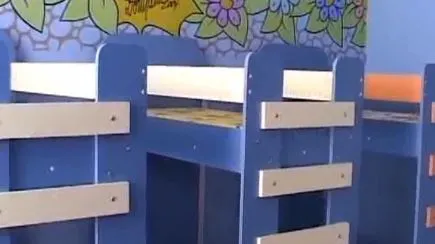 Anchetă la o grădiniță din București. Ce le face educatoarea copiilor ca să doarmă după-masă