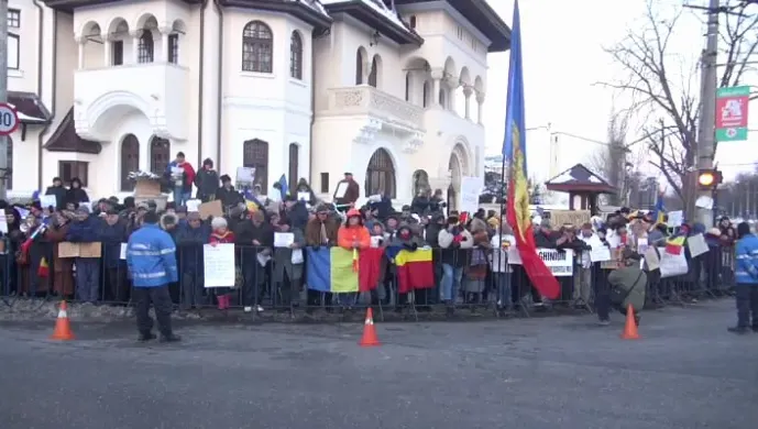 Protest pro Guvern la Cotroceni, a şasea zi. "Nu suntem plătiţi, nu suntem fraieri "