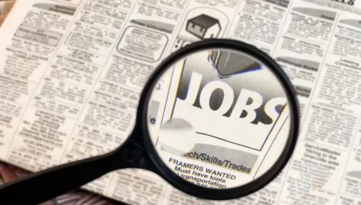 Îşi căuta de muncă, dar nimeni nu-l suna. A șters o literă din CV și a fost asaltat cu oferte