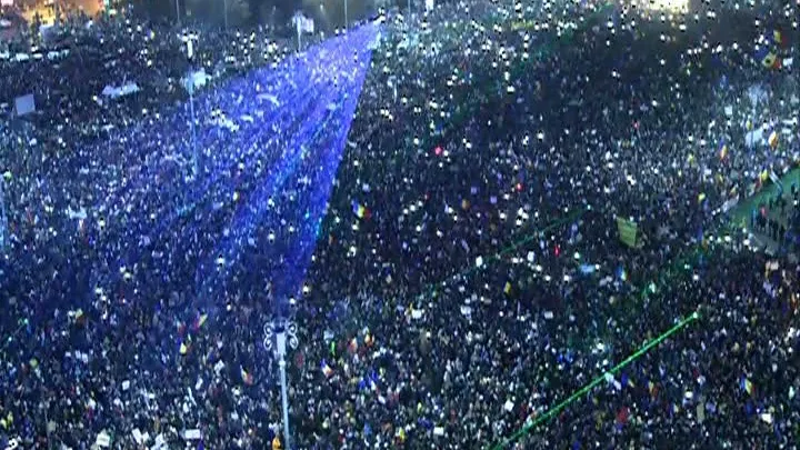 Prezența la proteste, în raport cu populația orașelor. Uluitor: un sfert de Sibiu, în stradă 