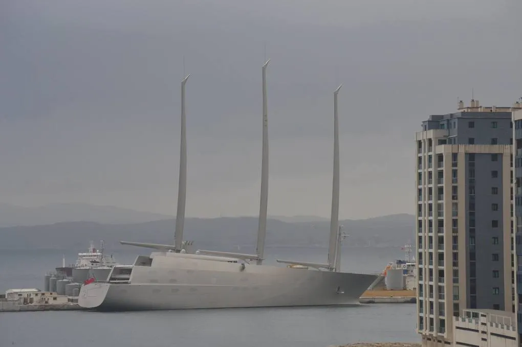 Cel mai mare yacht cu pânze din lume, deţinut de un miliardar rus, CONFISCAT pentru datorii