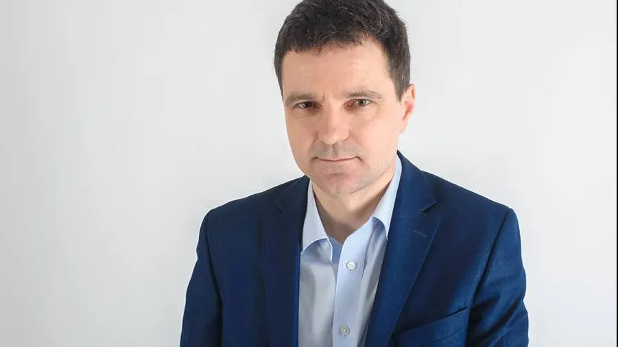 Nicuşor Dan: Aveţi de ales între partea corectă a istoriei sau "un biet om cu două dosare penale"