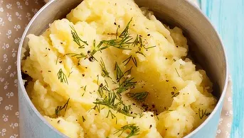 Reţetă delicioasă de piure de cartofi cu rozmarin şi usturoi