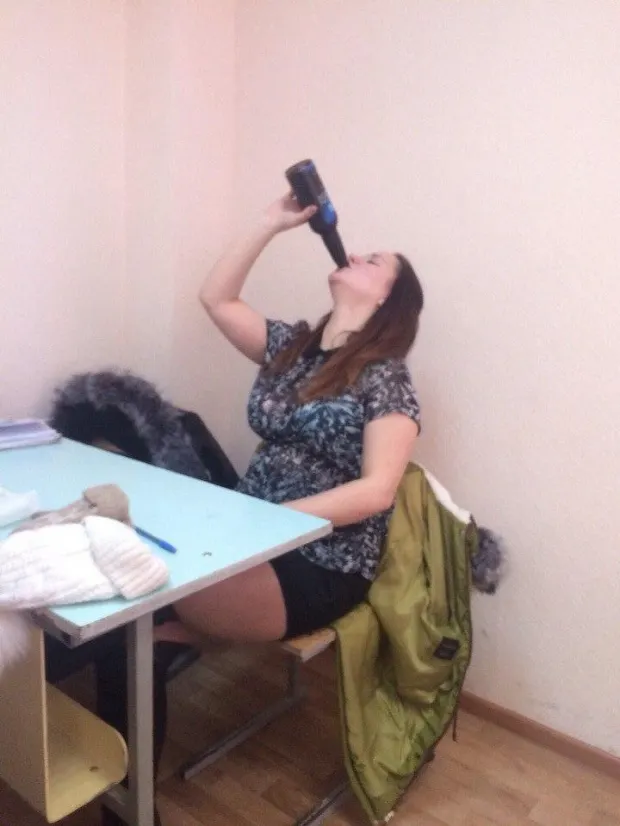 Elevă exmatriculată după ce a fost surprinsă făcând asta, la școală