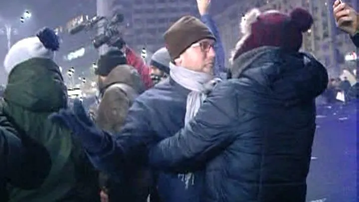 "NU AŞA!" - Replica rostită de un protestatar din Piaţa Victoriei care a impresionat România