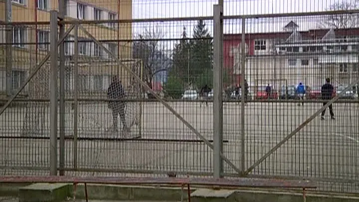 Dragoste interzisă la seminar! Elevul s-a sinucis după despărţirea de profesoara de teologie