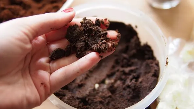 Metoda 100% naturală! Cum îţi poţi vopsi părul cu zaţ de cafea