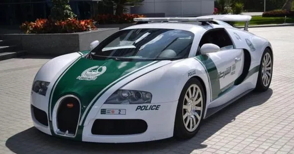 Cele mai SCUMPE şi cele mai RAPIDE maşini de poliţie din lume. Cât au putut cheltui pe ele...