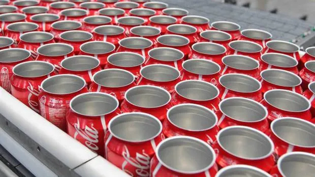 Fabrica Coca Cola din Irlanda, ÎNCHISĂ. Ce s-a găsit în cutiile de suc