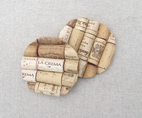 Obişnuiţi să aruncaţi dopul de plută după ce beţi sticla de vin? Mare greşeală. Iată la ce este bun!