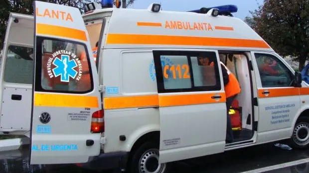 Mașină lovită de tren, la intrarea în municipiul Baia Mare. Şoferul, în stare gravă