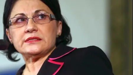 Ecaterina Andronescu, luată la întrebări privind grațierea. "Strada" i-a cerut să ia atitudine
