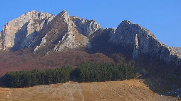 Un alpinist maghiar a murit după ce a căzut de pe o stâncă, de la 40 m, în Cheile Vălişoarei