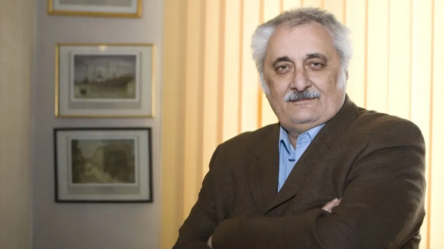 Un alt deputat PSD, altă mitralieră. Bacalbaşa: Dacă se împărţeau arme, puneam mâna pe mitralieră