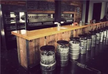 Au cumpărat un bar vechi şi urma să-l renoveze. Au deschis trapa şi au înlemnit