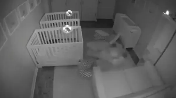 Au montat camere video în încăperea copiilor. Ce făceau în timpul nopţii este de-a dreptul amuzant