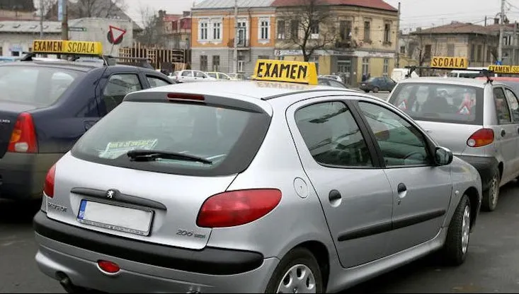 Permise auto date pe șpagă la Sibiu. 400 de euro, taxa de traseu