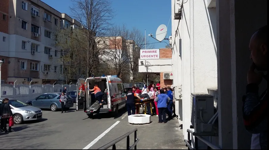 O elevă de 13 ani s-a aruncat în gol de la etajul 10. Motivul i-a șocat și pe anchetatori
