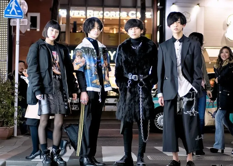 Cum arată MODA STRĂZII în Tokyo! Stilul, ridicat la rang de artă - imagini NEBUNE