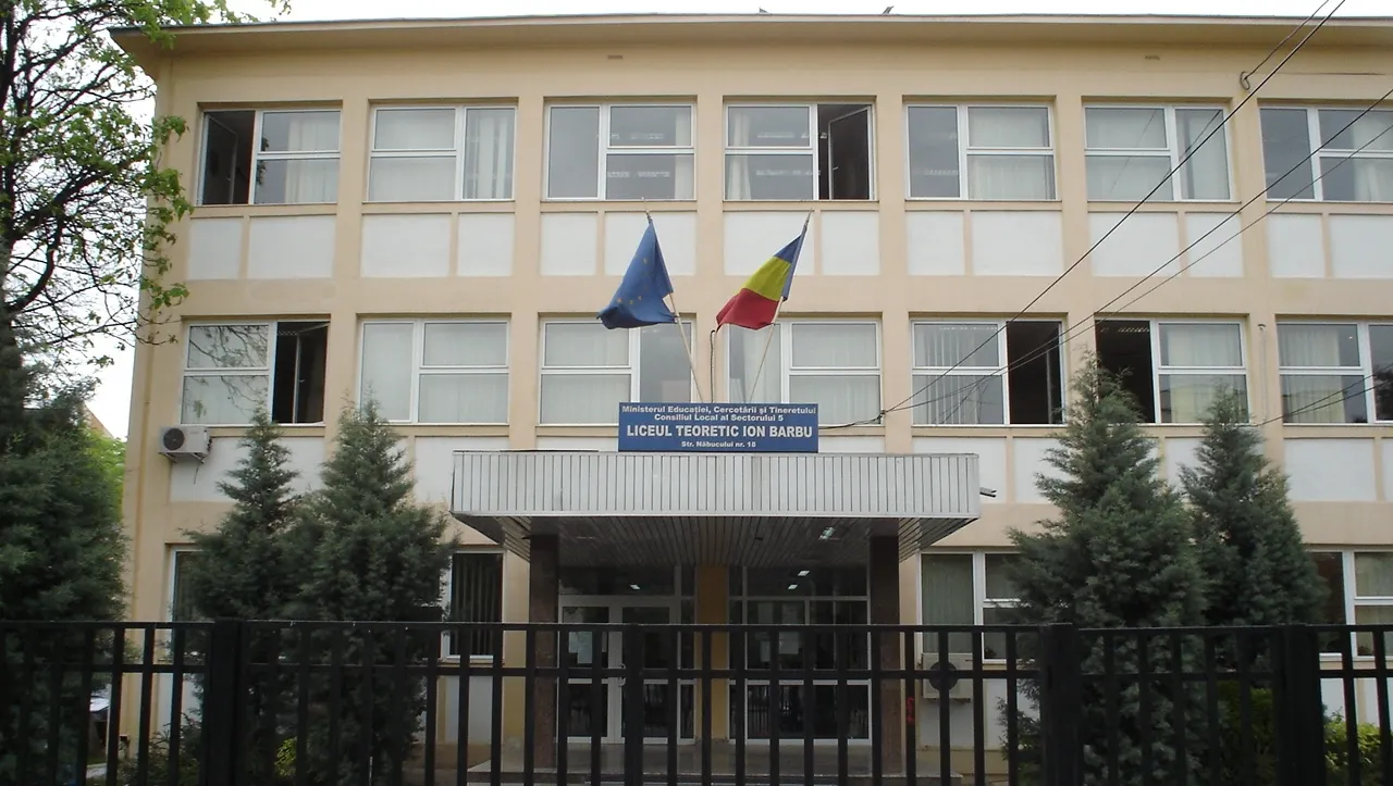 Alertă falsă cu bombă la un liceu din Capitală. Clădirea a fost evacuată