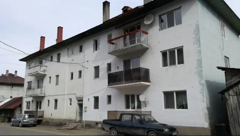 Descoperire macabră la Bistriţa. Cadavrele a trei bebeluși au fost găsite în podul unui bloc