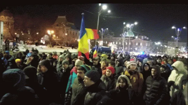 A şasea duminică de proteste. Manifestanţii au plecat în marş către Parlament