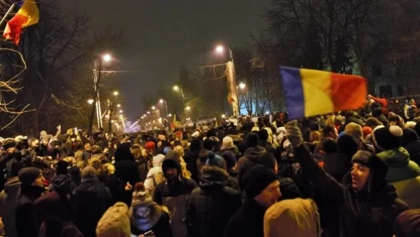 Ce a păţit investitorul care a oferit cazare gratuită protestatarilor din Piaţa Victoriei