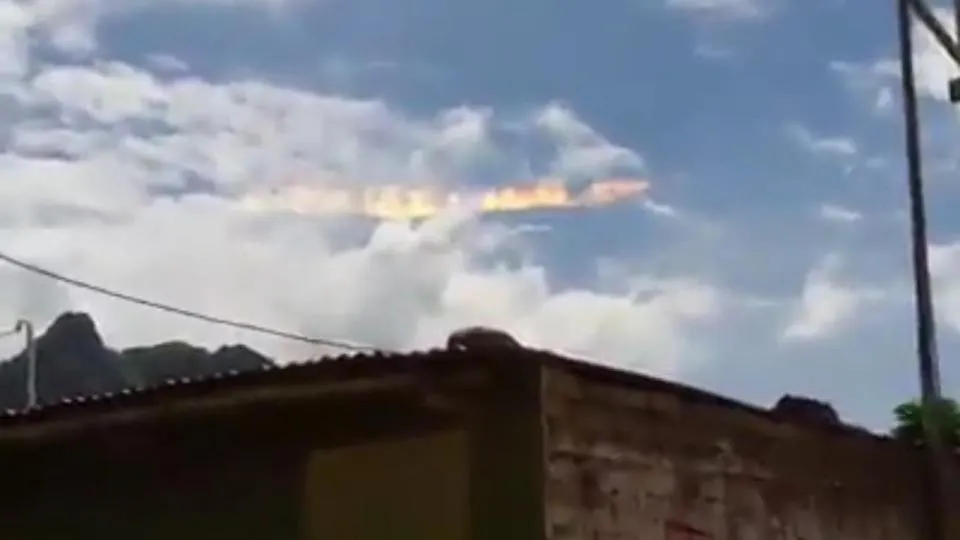 Au văzut cum a luat foc cerul! Oamenii au început să creadă că vine APOCALIPSA