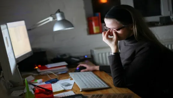 Faci asta la locul de muncă? Ar trebui să-l schimbi IMEDIAT! Poţi face un atac vascular cerebral
