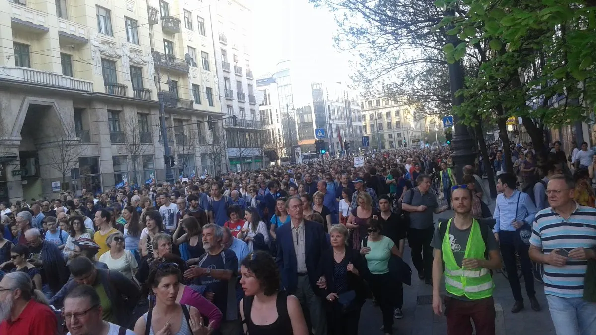 Parlamentul ungar a adoptat legea ce ar putea forța închiderea universității fondate de Soros