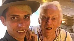 Un român a devenit PREOTEASĂ pentru un cleric din Marea Britanie. Povestea este ULUITOARE