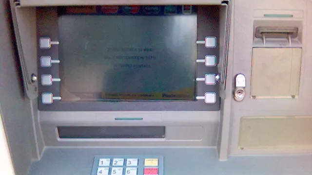 Iată cum îți pot fi furați banii din cont! Detaliul după care trebuie să te uiți la bancomat