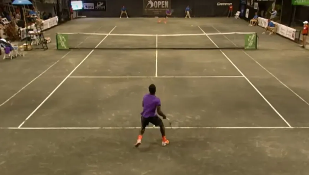 O partidă gălăgioasă de sex a întrerupt de mai multe ori un meci de tenis