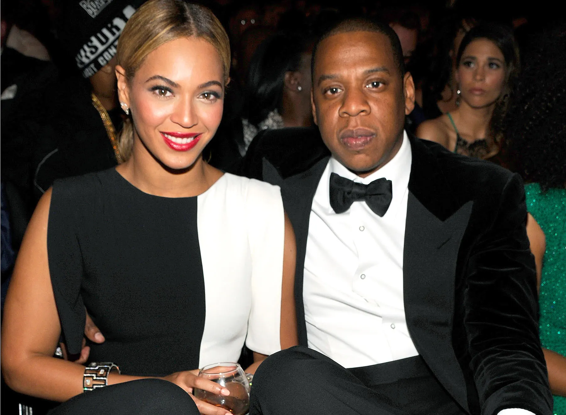 Aceasta este casa grandioasă din Los Angeles, pe care Beyonce şi Jay-Z oferă 120 de milioane $