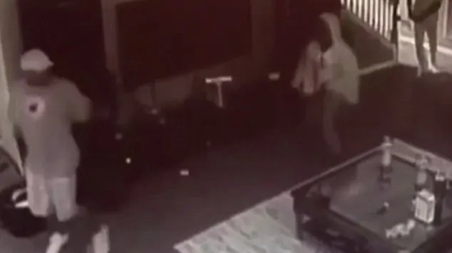 Erau la ziua unui prieten, dar când s-au întors acasă, ŞOC! Este ireal ce s-a întâmplat în casa lor