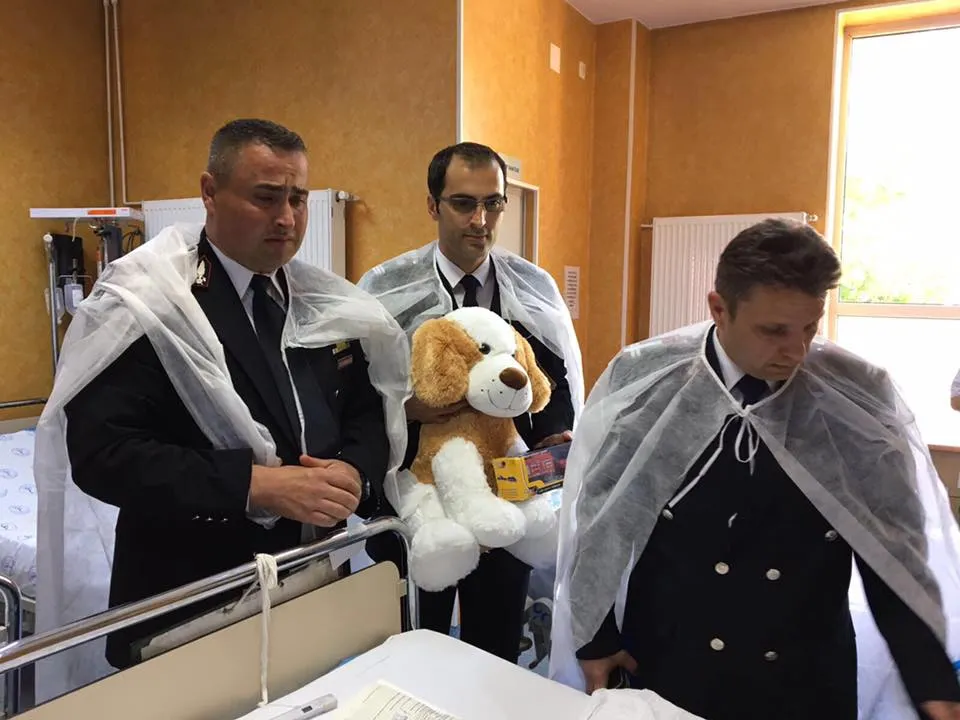 Copilul care a căzut în puţ a fost detubat. "Nu putem spune că e în afara oricărui pericol"