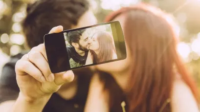 Copilul lor a murit în timp ce ei îşi făceau selfie. Într-o secundă, a fost spulberat