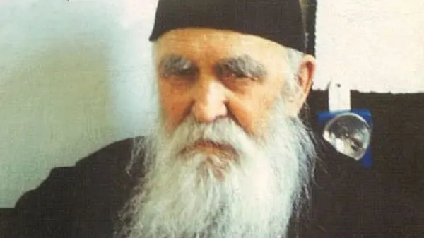 Un preot, către o femeie: "Încetează să-ți mai vopsești buzele, unghiile și fața!". Continuarea şoc
