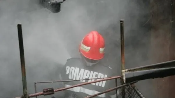 Explozie puternică în casa unui fost primar! A fost transportat de urgenţă la spital