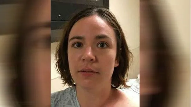 Polițiștii au găsit pe stradă o femeie dezbrăcată. Ce le-a spus i-a șocat. "Cel mai bizar caz"