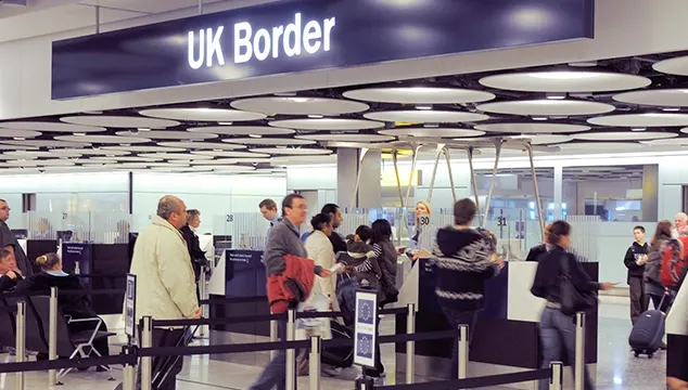 Theresa May va anunța în scurt timp sfârșitul liberei circulații a europenilor în Marea Britanie