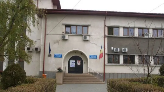 Anchetă după ce un elev de clasa I a ajuns la spital. Un coleg de 8 ani l-a otrăvit, la şcoală
