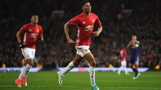 7 fani ai echipei Manchester United au murit în timp ce se uitau la meci. Află motivul tragediei