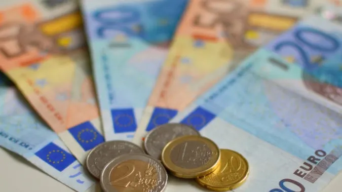 Ce se întâmplă cu salariile în următoarele luni