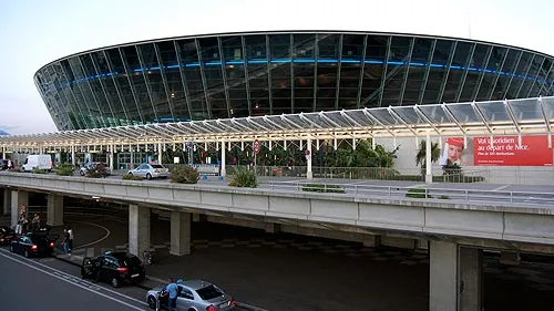 Aeroportul din Nisa a fost evacuat în urma unei alerte teroriste