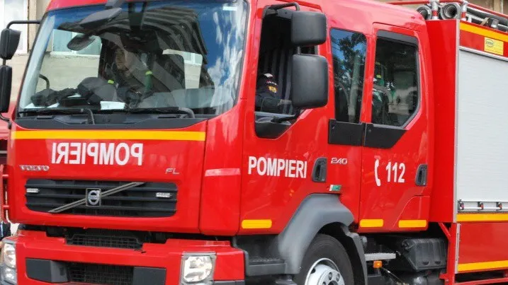 Incendiu în Prahova: Zeci de persoane, evacuate dintr-un cămin de nefamilişti