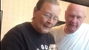 Video viral! A vrut să-i arate soţului un truc de magie, însă pusese la cale o adevărată farsă